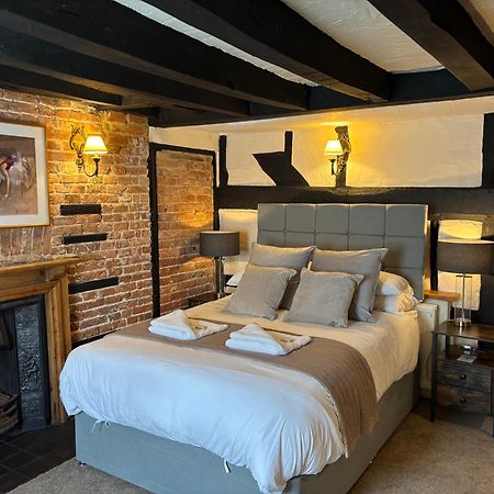 The Half Moon Inn Woking Zewnętrze zdjęcie