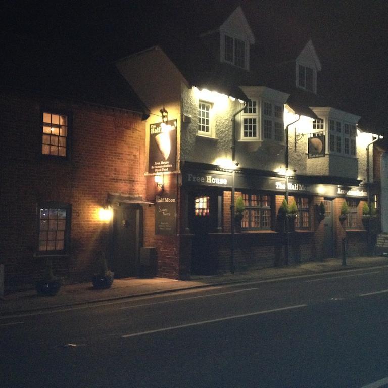 The Half Moon Inn Woking Zewnętrze zdjęcie