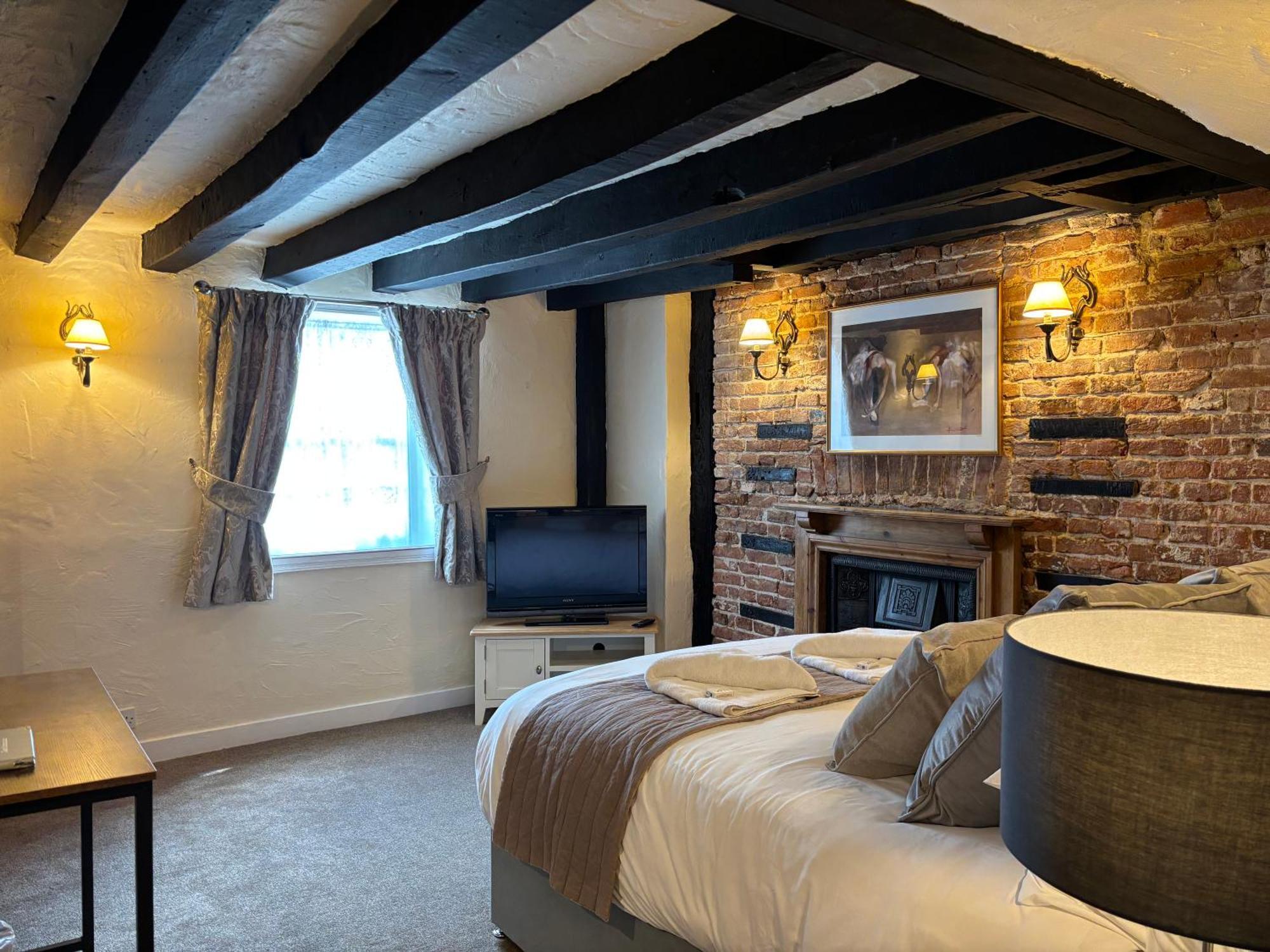 The Half Moon Inn Woking Zewnętrze zdjęcie